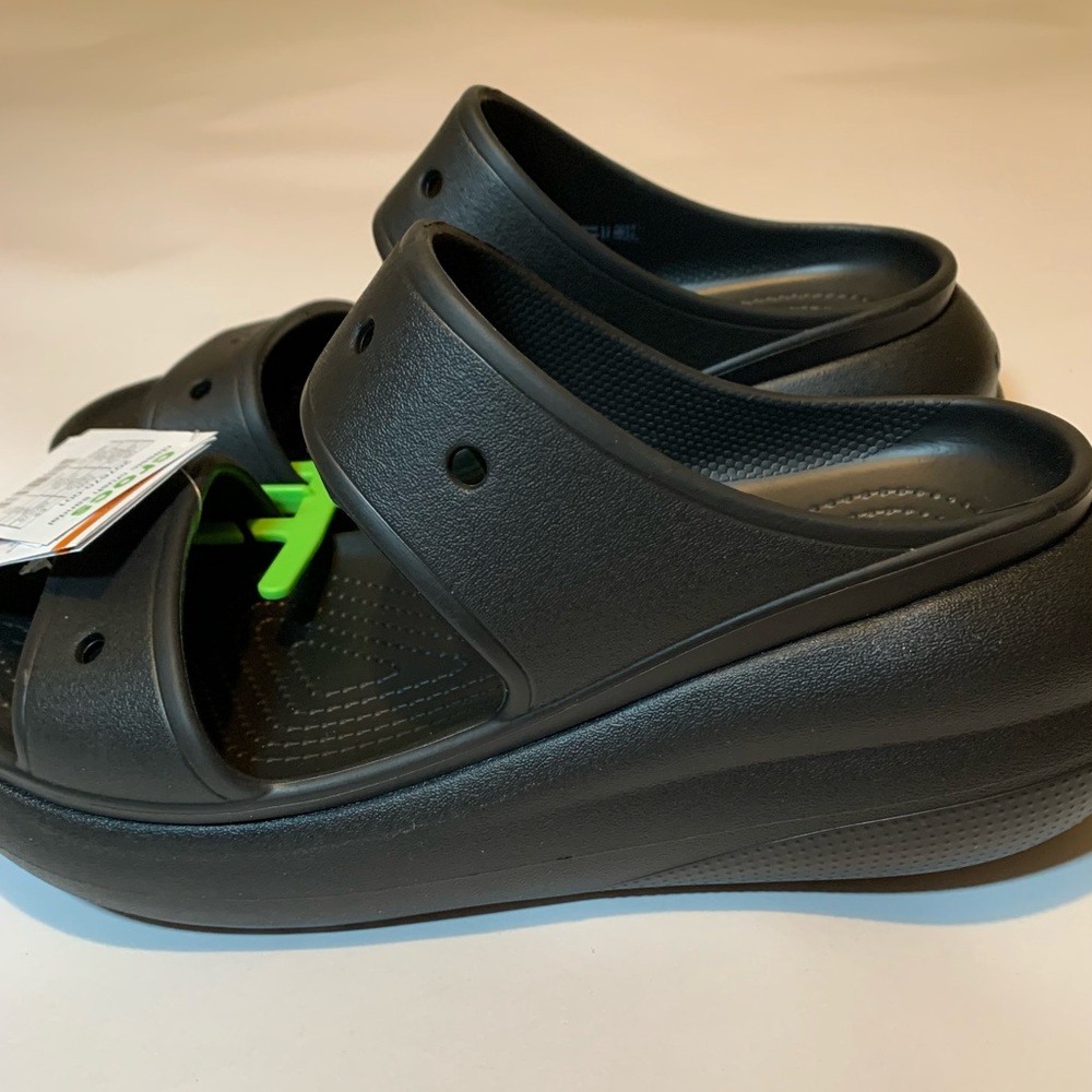Crocs Crush Black Unisex M size9/ W size 11 Crocs
Very comfortable and different